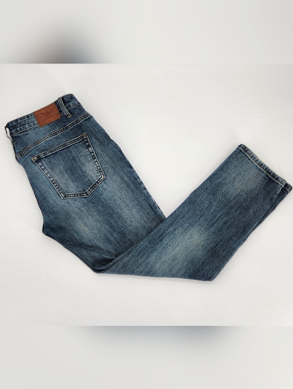 Classic Straight Men's Jeans in Mid Blue Wash 33x32